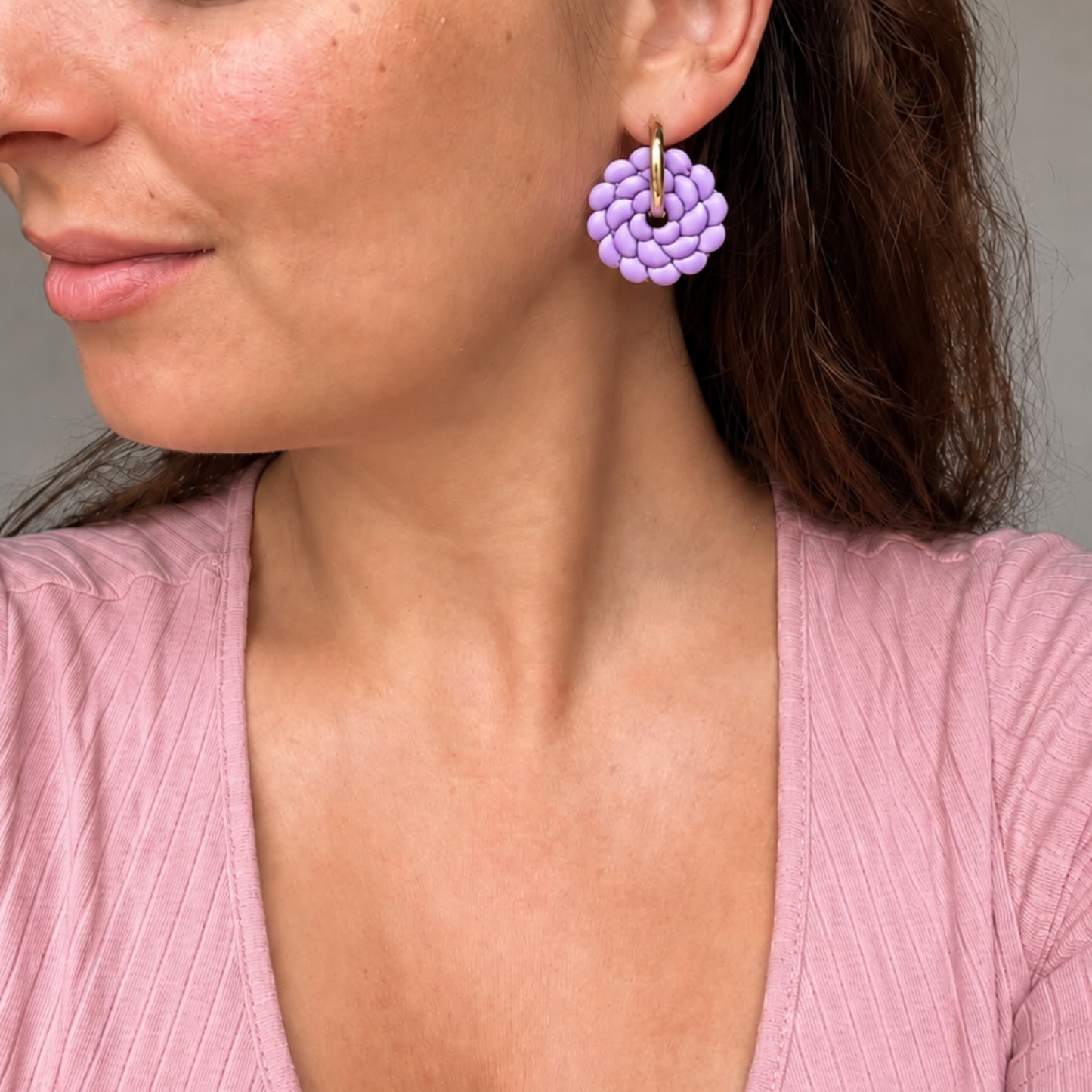 Les boucles d’oreilles Camélia