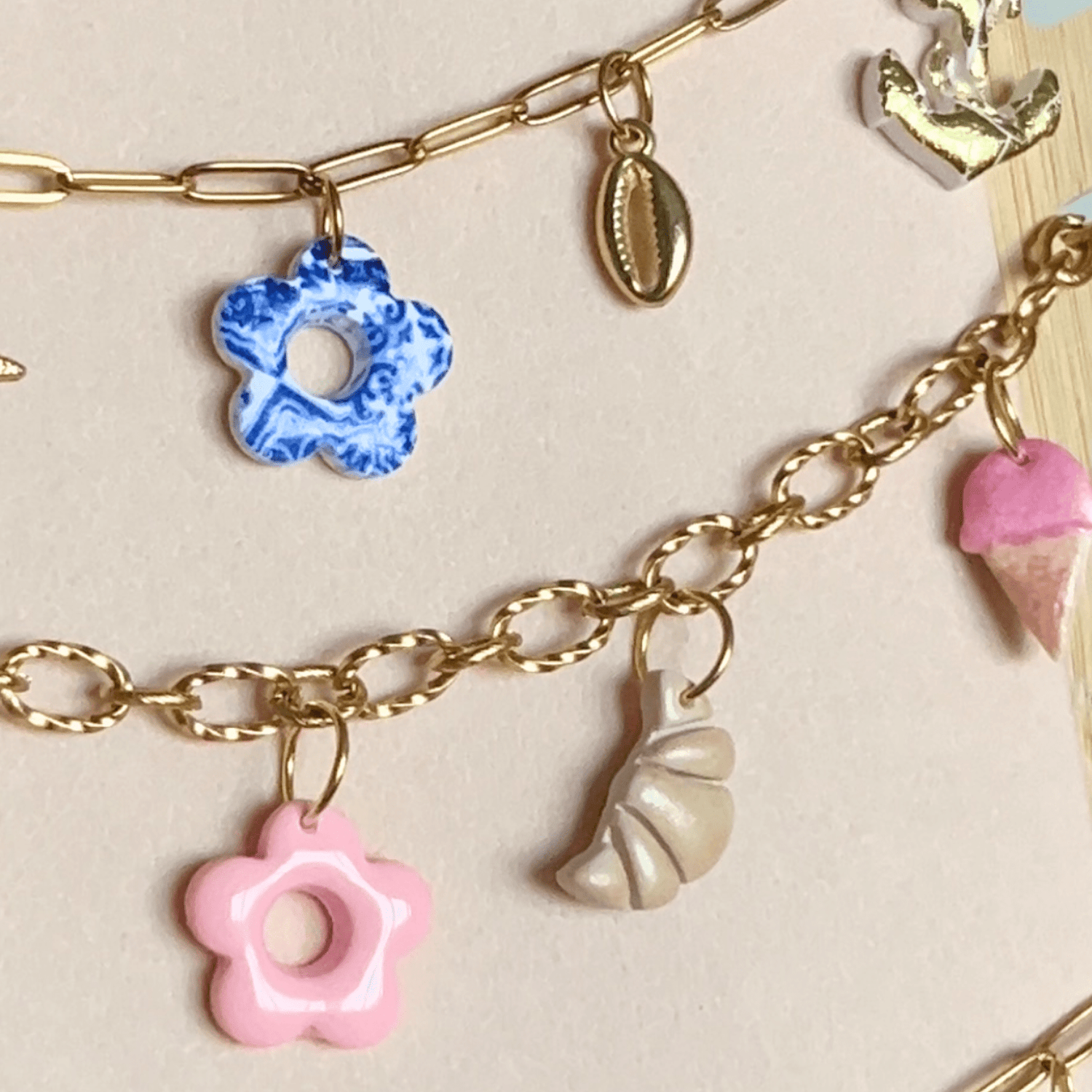 Les Colliers Charms
