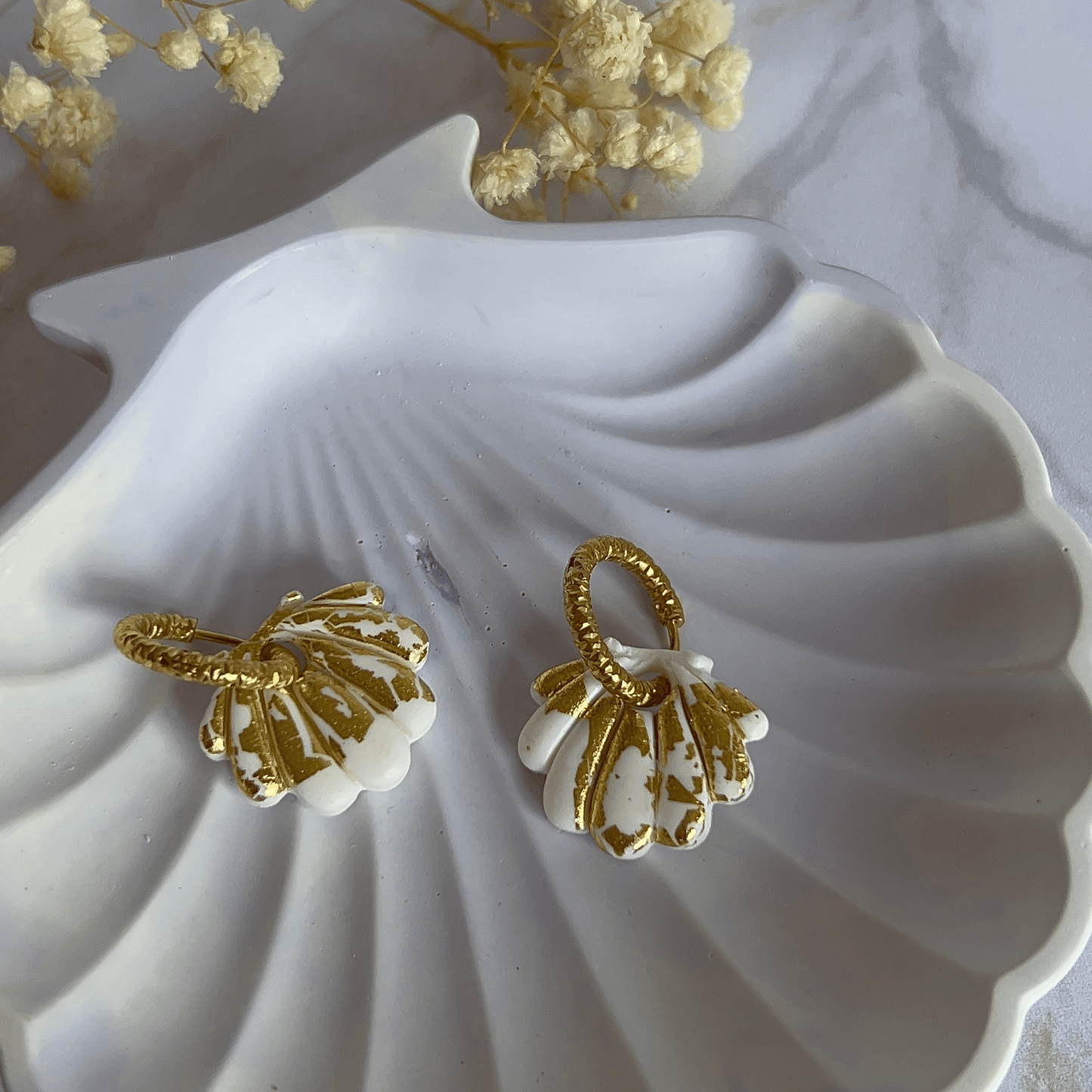 Les coquillages blanc or