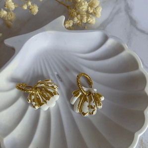 Boucles coquillage blanc nacre or