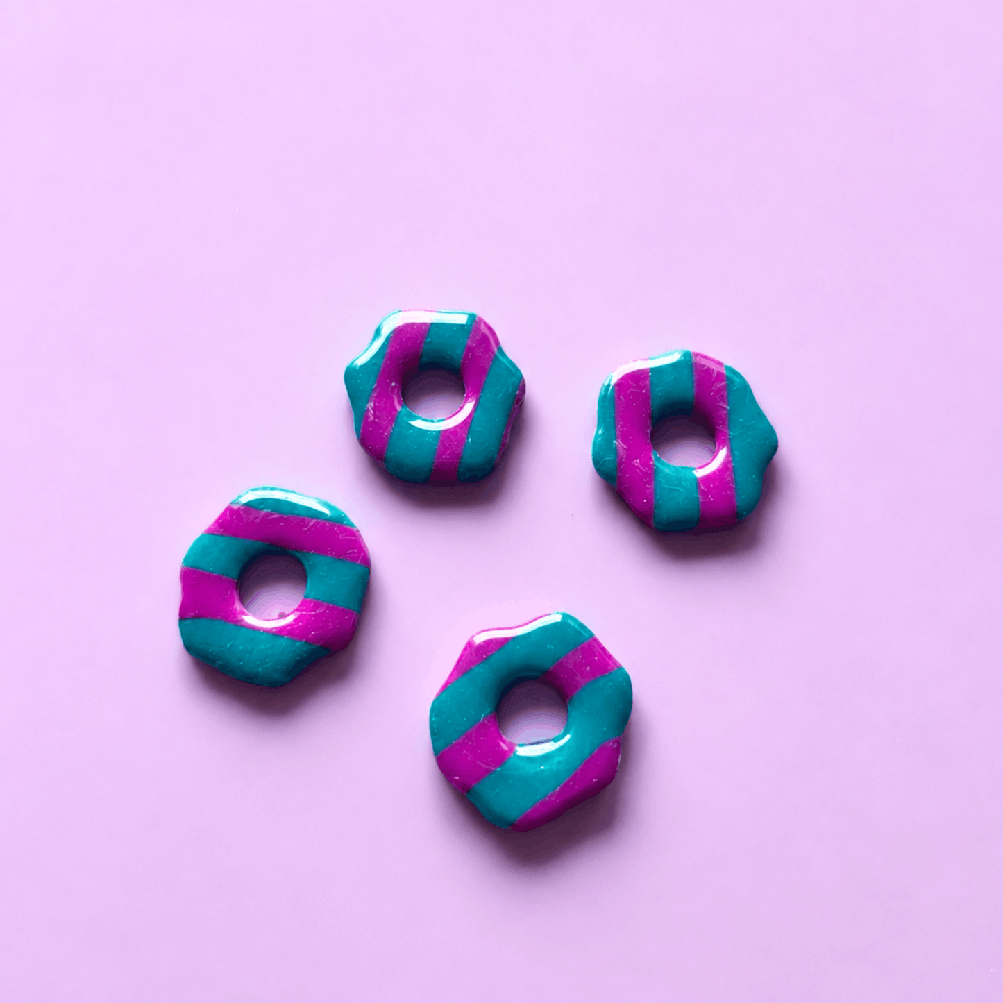 Les boucles d’oreilles Wavy