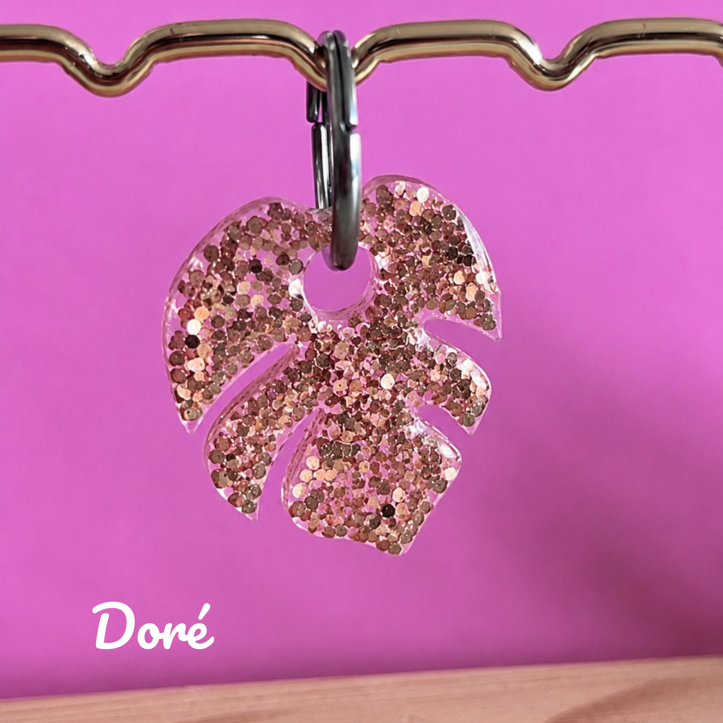 Les boucles d’oreilles Monstera Boom