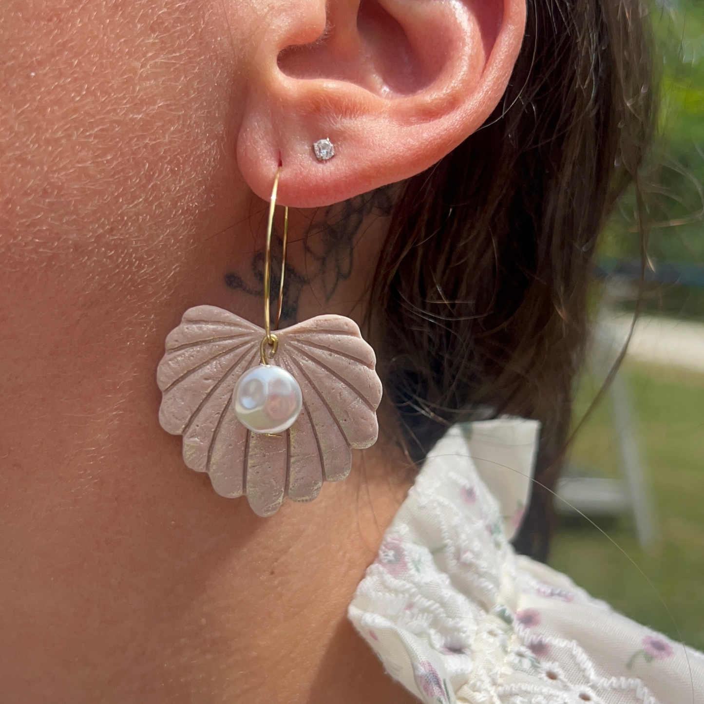 Les boucles d’oreilles Ophely