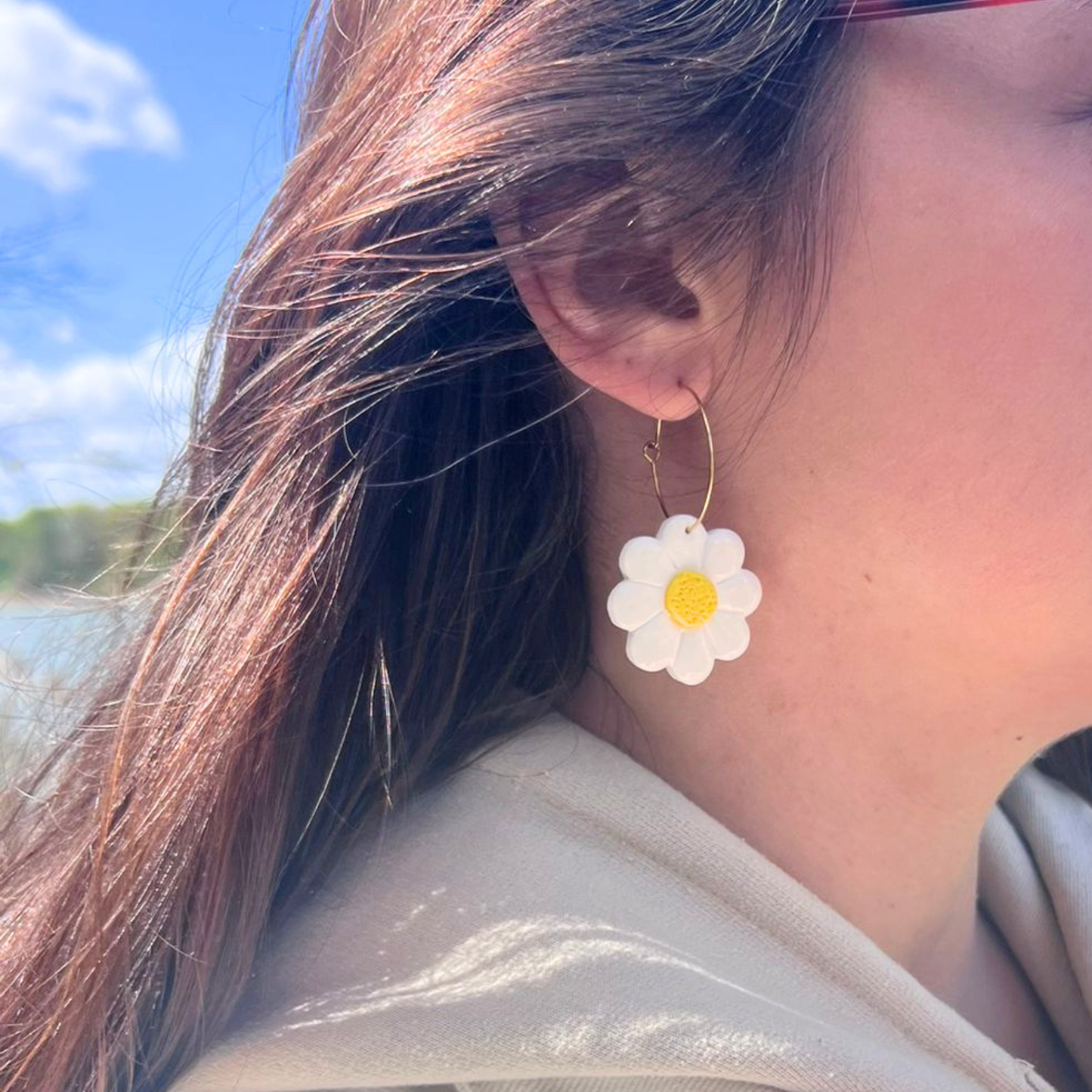 Les boucles d’oreilles Daisy