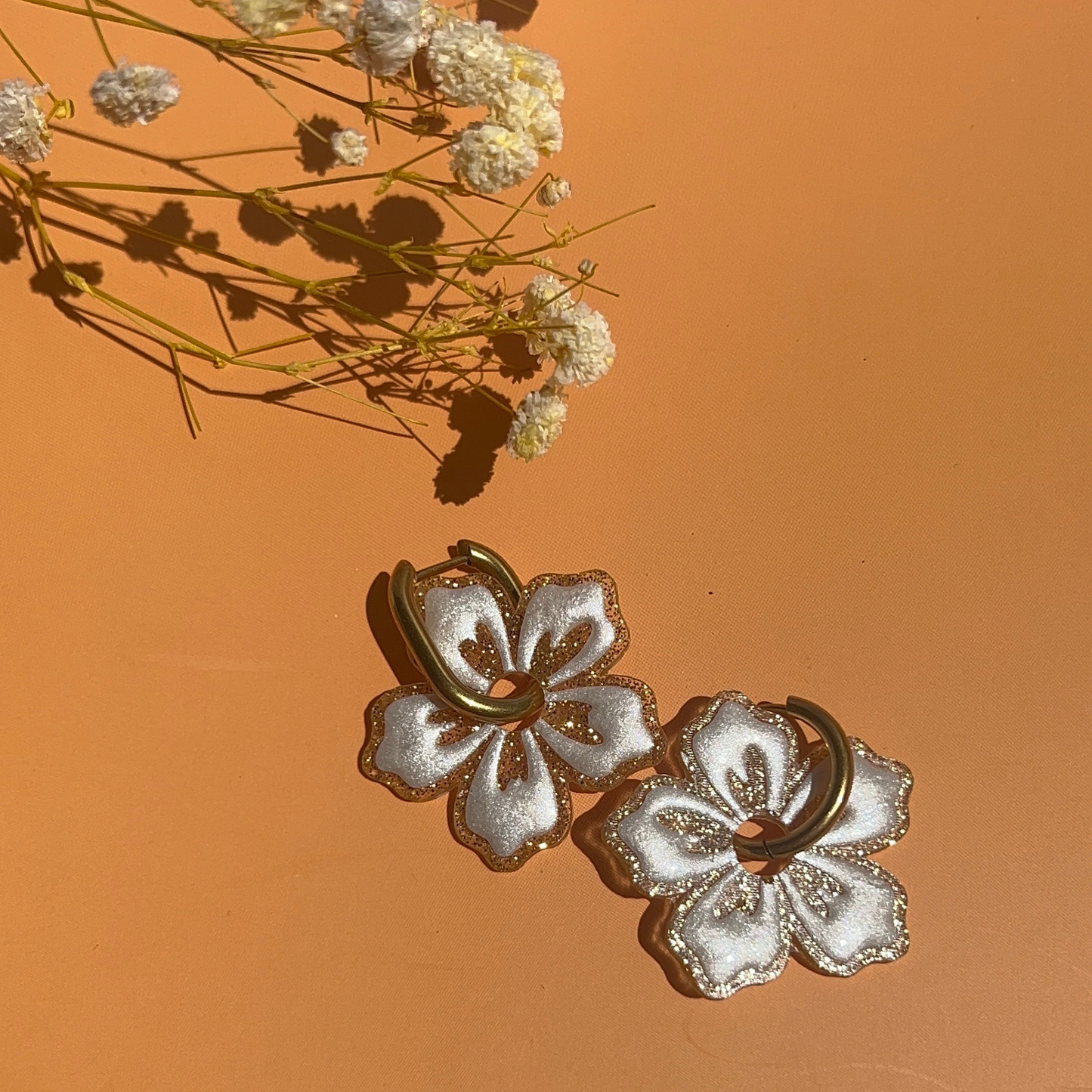 Les boucles d'oreilles Hanaé