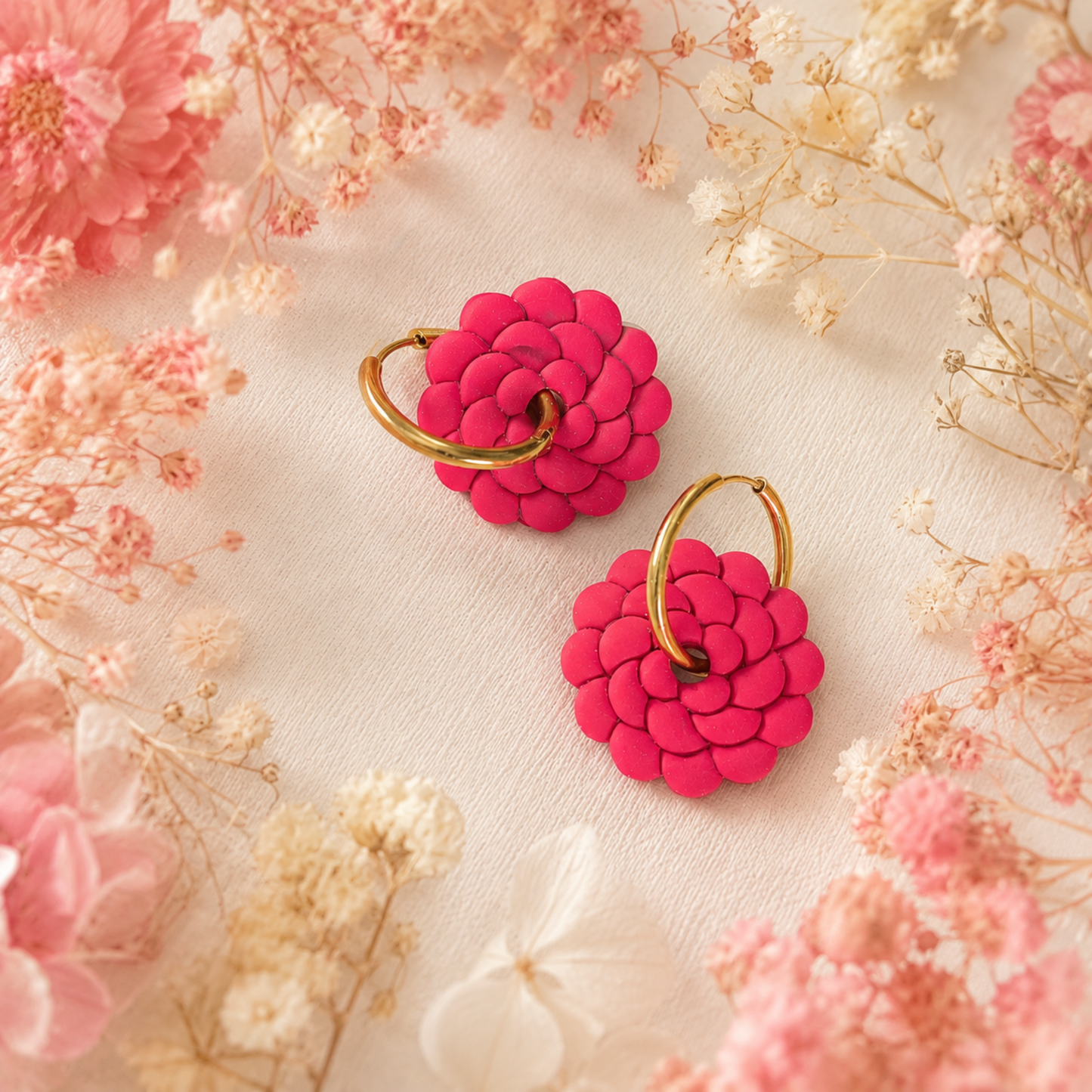 Les boucles d’oreilles Camélia