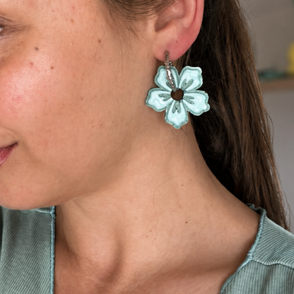 Les boucles d'oreilles Hanaé