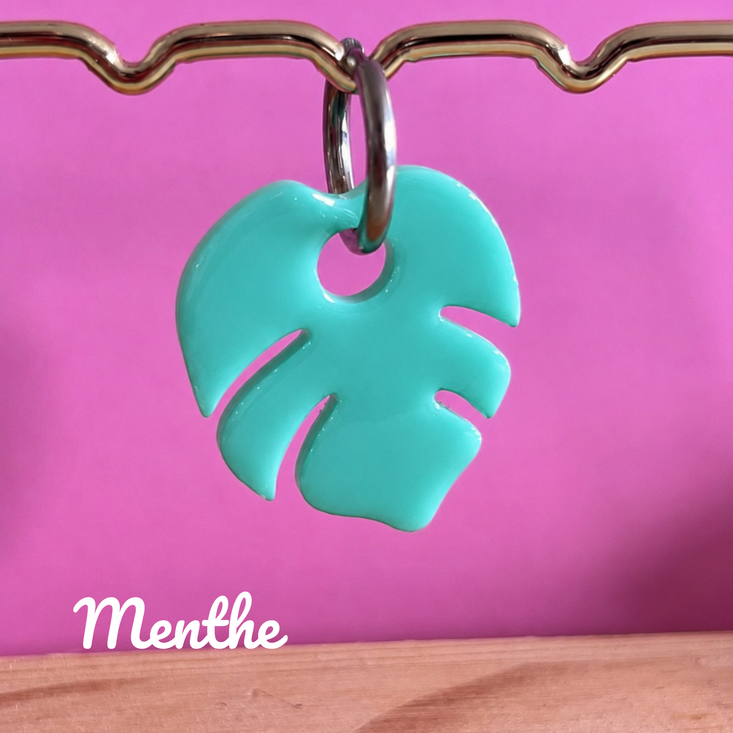 Les boucles d’oreilles Monstera Boom